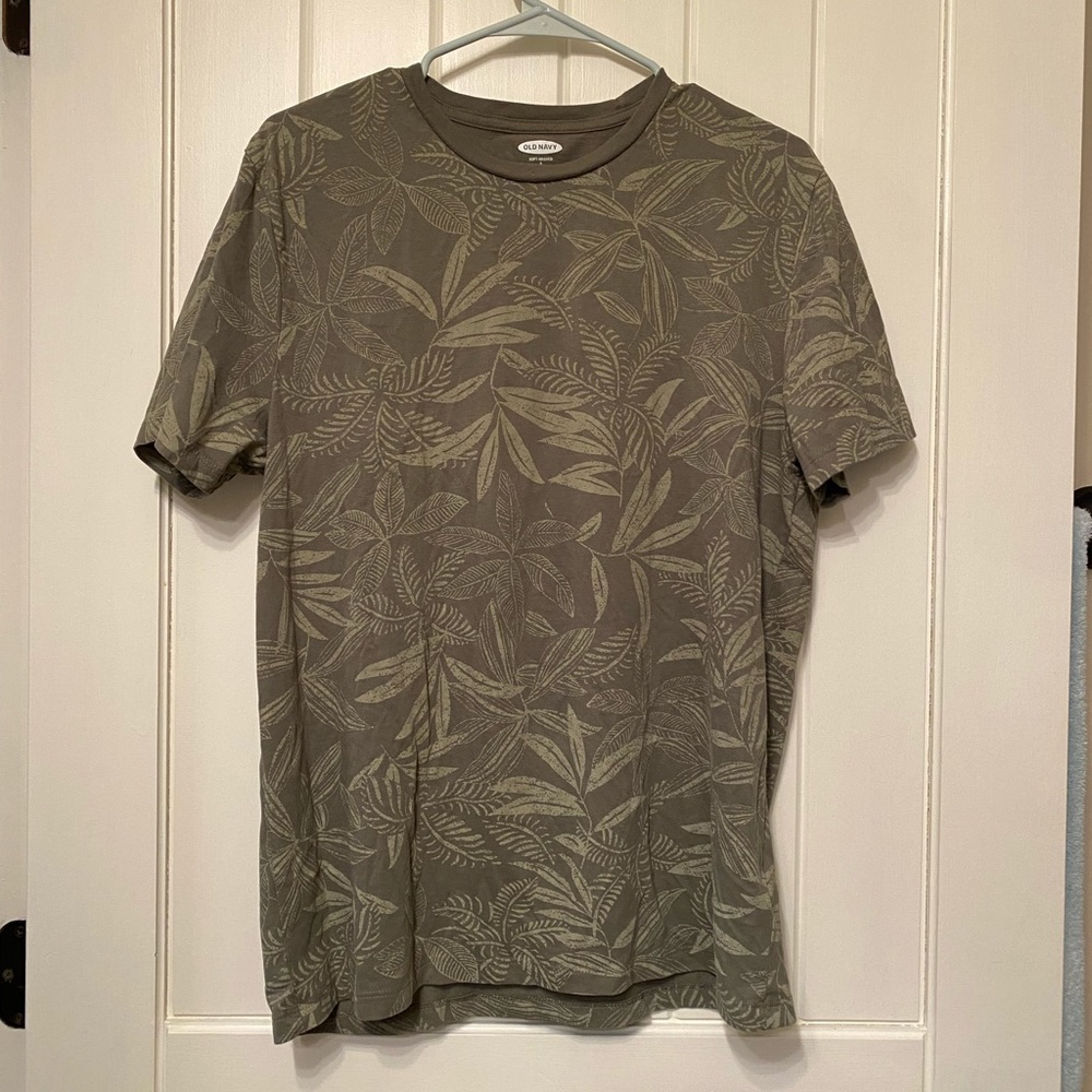 Green leaf detail t shirt